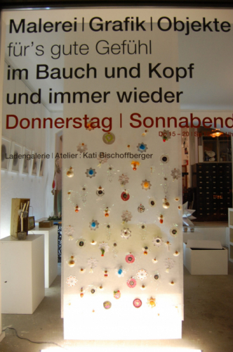 Baumschmuck im Schaufenster